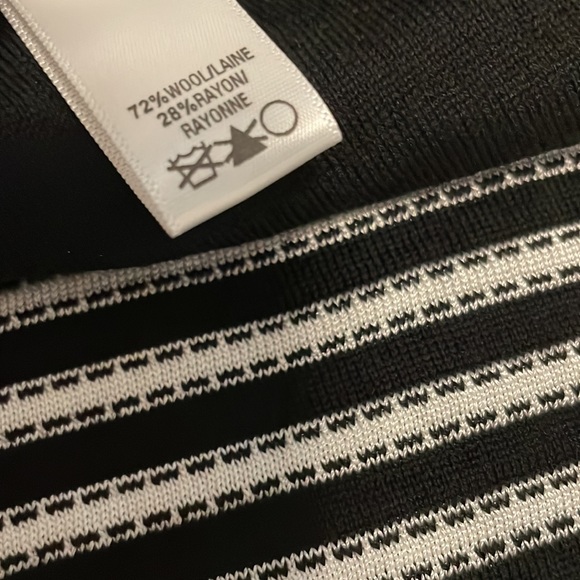 St. John Striped Rayon/Wool Sleeveless Top - Picture 7 of 7